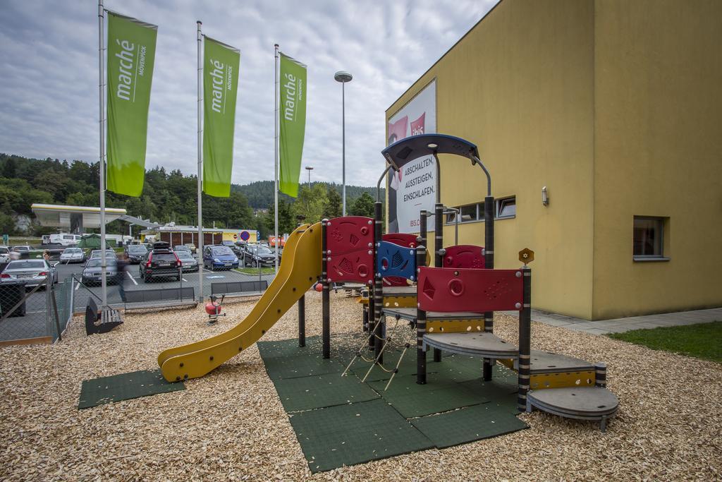 ホテル イビス ヴェルターゼー Pörtschach am Wörthersee エクステリア 写真